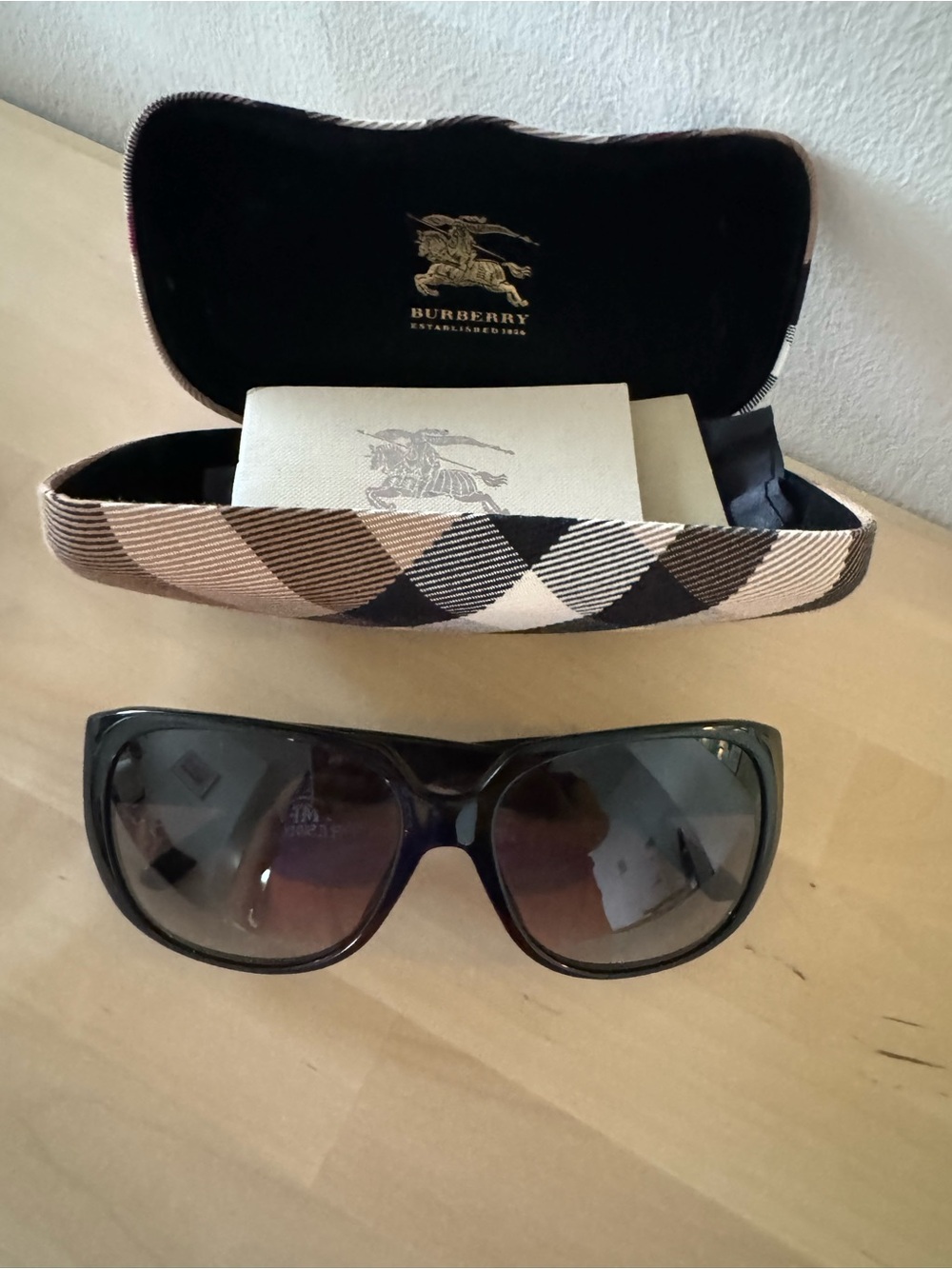 Burberry Black Gradient Lens W Studded Hearts Sunglasses and Signature Case